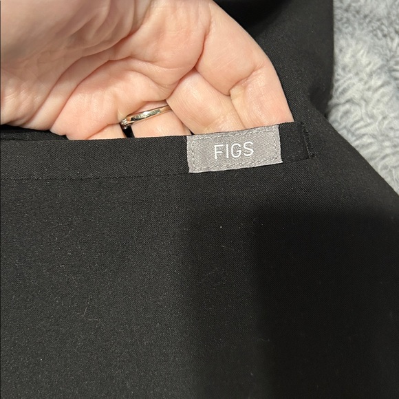 Figs Women's Black top - Picture 3 of 5